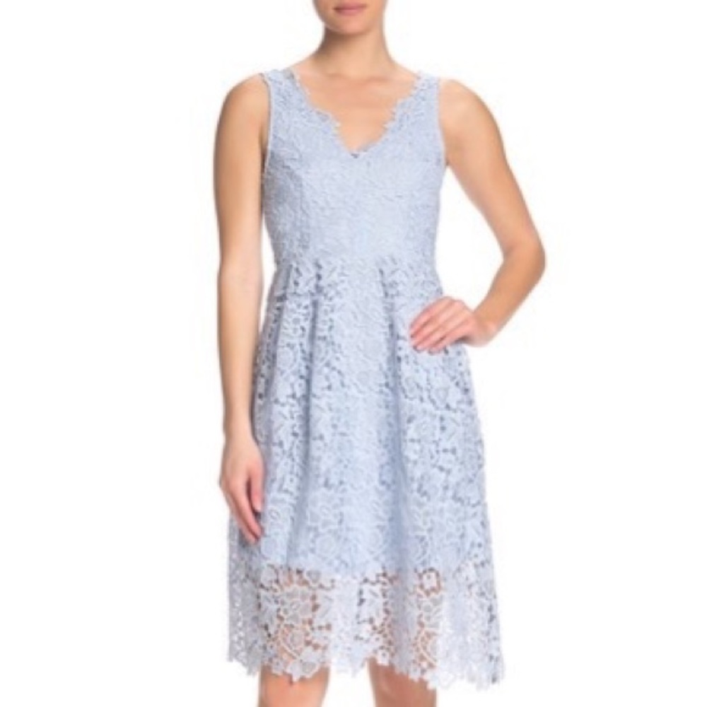 ASTR the Label
V-Neck Lace Fit & Flare Dress Small